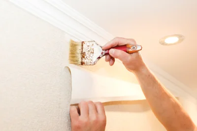 Pose de papier peint à Trieux — revêtements muraux et toiles de verre